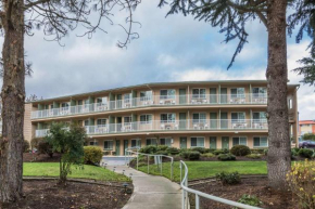 Отель Riverfront Inn Roseburg  Розберг
